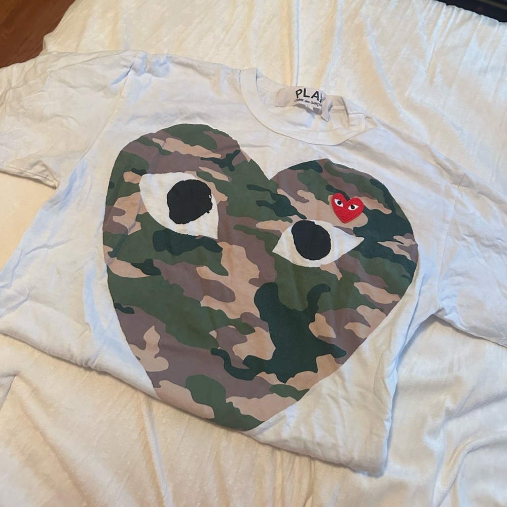 Play Comme des Garcons Tshirt Size L